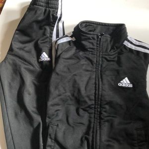 Adidas Boys jogging suit